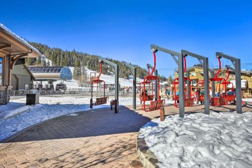 Ski-InandSki-Out Winter Park Condo with Balcony in 温特帕克(CO)