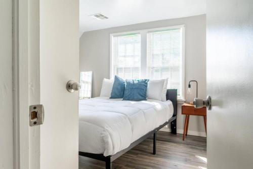 Charming Carriage Cottage from 1920s in Oklahoma City, USA