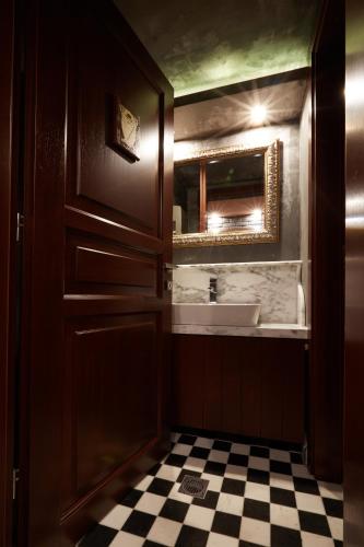 Veritas Boutique Art Hotel – Veria, MT
