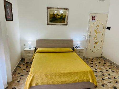 1 king bed, 1 twin bed