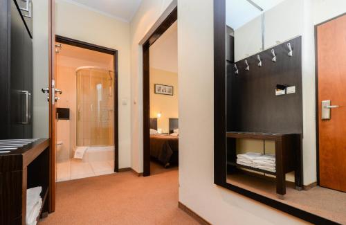 2 bedrooms, 4 beds