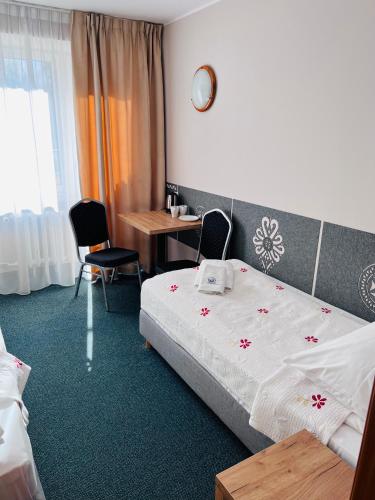 Double or Twin Room image 8