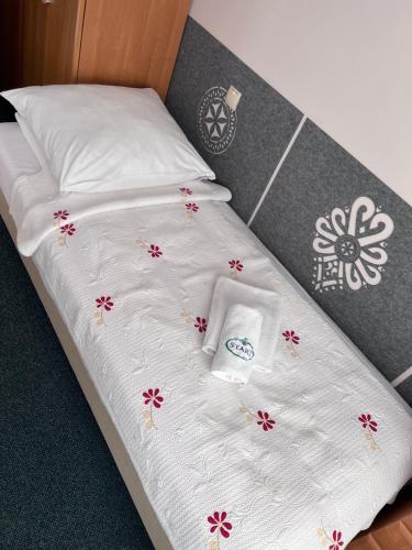 Double or Twin Room image 7