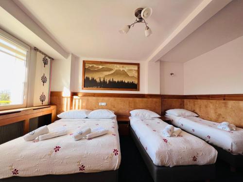 Quadruple Room image 2
