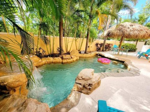 Calico AMI - Tropical Heated Pool - Steps to Beach - Family Friendly, Holmes Beach