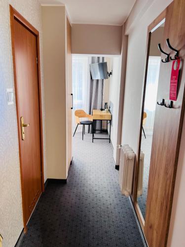 Single Room image 4