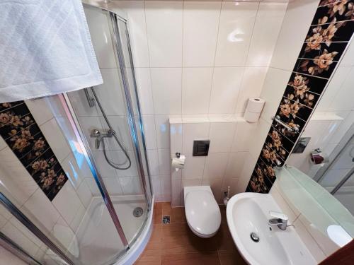 Double or Twin Room image 3