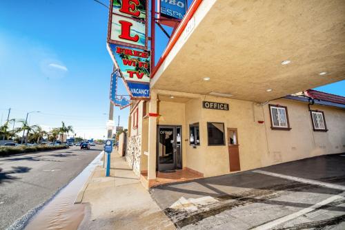 Geneva Motel - image 6