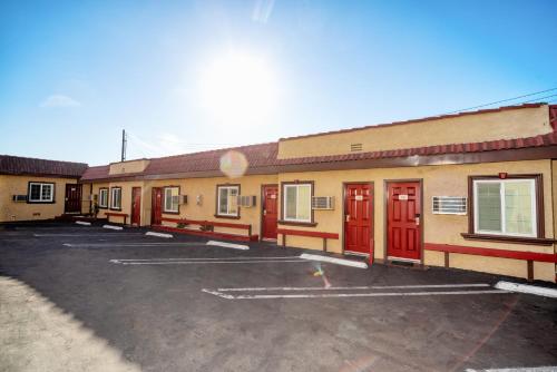 Geneva Motel - image 2