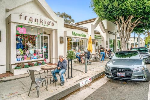 Renovateed Two-Bedroom Apartment in Santa Monica