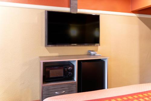 Geneva Motel Room Type - Queen Room