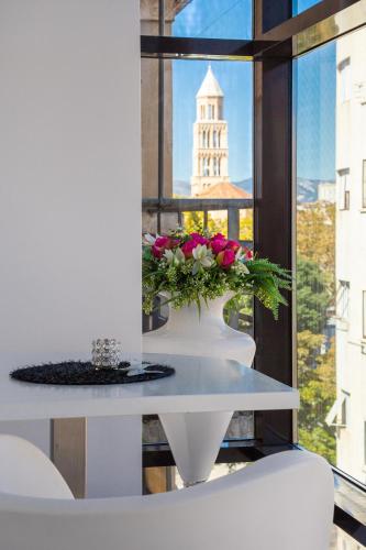 Hotel Luxe - image 7