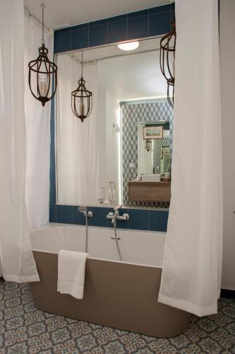 Bathroom, L’oree du bois des rois in Ury