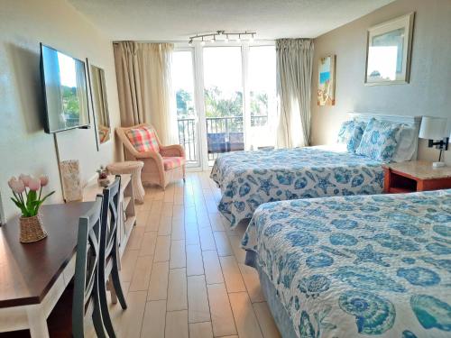 Lovely Sandestin Resort Studio with Balcony and Sunset View