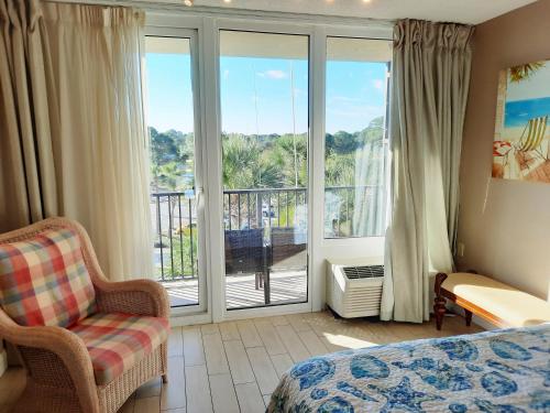 Lovely Sandestin Resort Studio with Balcony and Sunset View detail