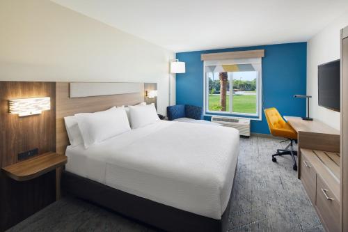 Holiday Inn Express Hotel & Suites Port St. Lucie West, an IHG Hotel