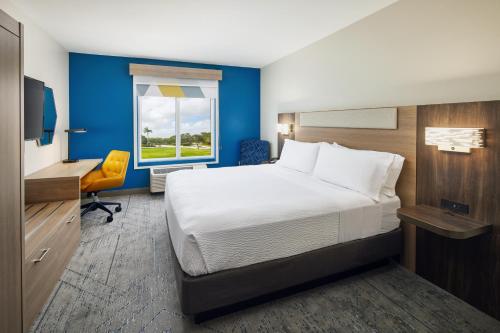 Holiday Inn Express Hotel & Suites Port St. Lucie West, an IHG Hotel