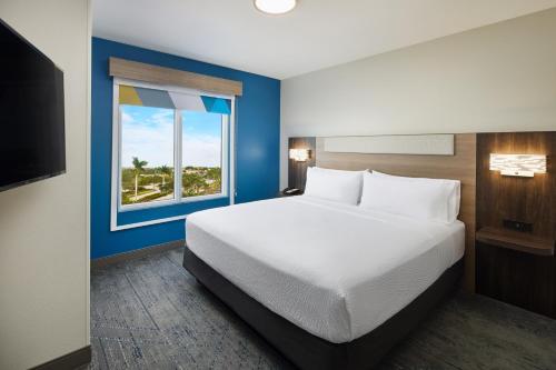 Holiday Inn Express Hotel & Suites Port St. Lucie West, an IHG Hotel