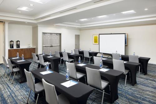 홀리데이 인 익스프레스 & 스위트 포트 세인트 루시 웨스트 바이 IHG - 회의실/연회장