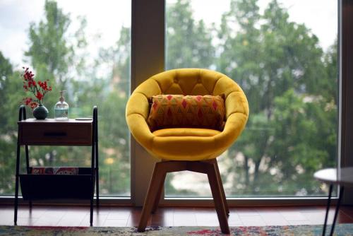 HostWise Stays - Free Garage Parking, Gym, City Views! in Pittsburgh, USA