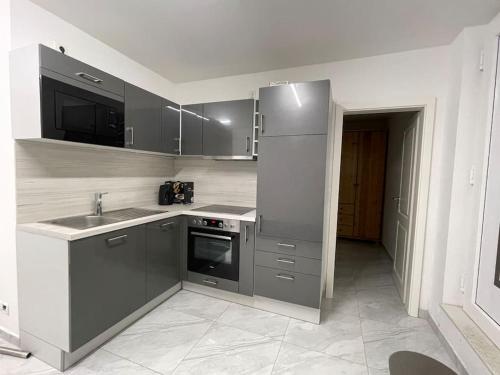 Kitchen, Fully equipped apartment 3 rooms 5 Bed in Neugraben-Fischbek