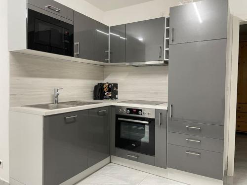 Kitchen, Fully equipped apartment 3 rooms 5 Bed in Neugraben-Fischbek