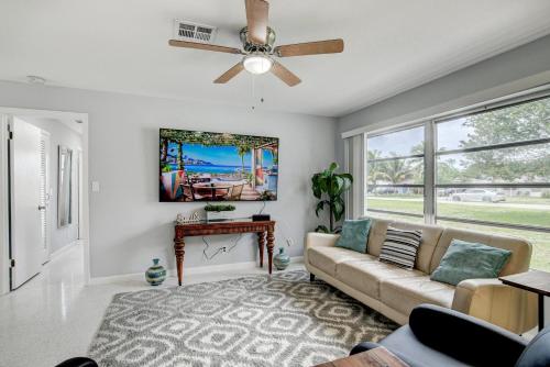 Just Remodeled! Close to All! 3 Miles to Beach!! 2 Miles From Airport!