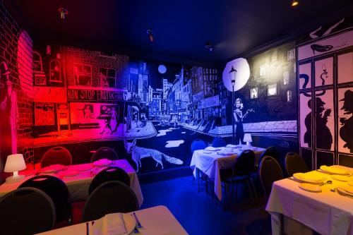 The Exhibitionist Hotel - image 5