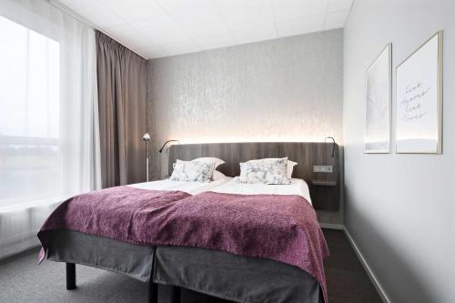 2 twin beds