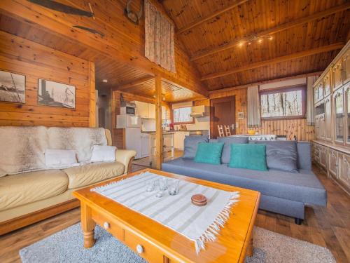 Woodland Chalet in Heure Park gîte à louer Baillonville