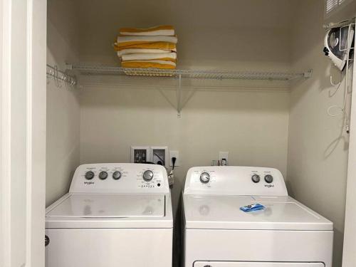 Luxury Townhome/Private pool @Solterra/nearDisney! in Davenport, USA