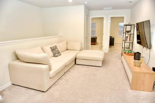 Luxury Townhome/Private pool @Solterra/nearDisney! in Davenport, USA