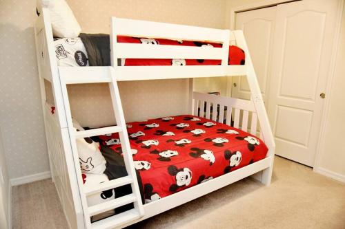 Luxury Townhome/Private pool @Solterra/nearDisney! in Davenport, USA