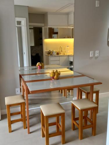 Apto Top , ótima Localização , novinho completo , wifi, ar condicionado, playground, vaga garagem coberta, Gramado (foto 7)