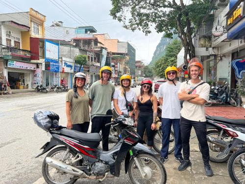 Ha Giang Safari Hostel & Motorbikes