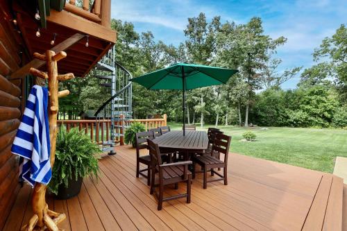 Rustic Cabin with seasonal Pool & Fire Pit - close to to Bike Path in Celina, USA