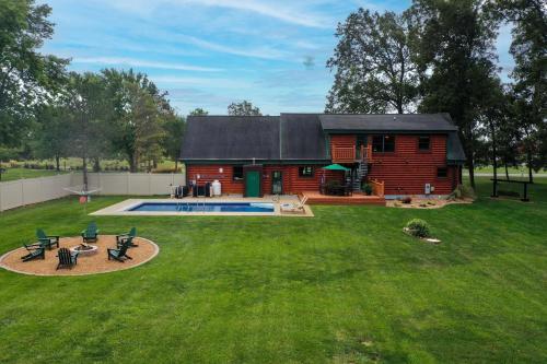 Rustic Cabin with seasonal Pool & Fire Pit - close to to Bike Path in Celina, USA