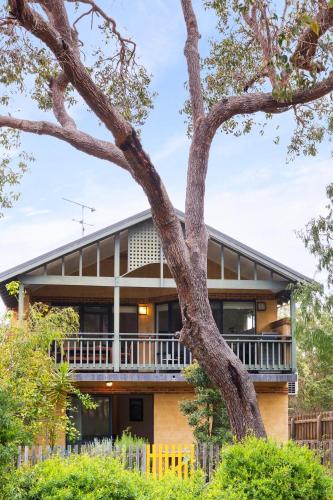 Pet Friendly Family Favourite - Kangaroo and Fairway Views with Air Con