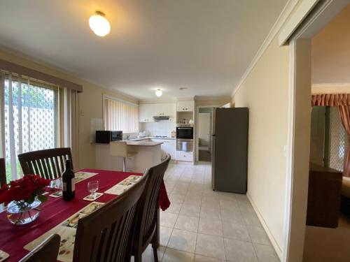 廚房, 4 Beds-Whole House-U2-9 Dennis Street-Reservoir in 瑞斯維爾