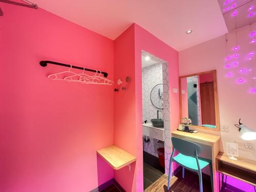 room detail thumbnail 2