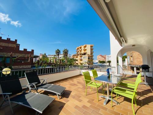 APARTAMENTOS AQUARIUM (1C). BIG TERRACE.