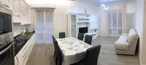 WHITE HOUSE, Verona