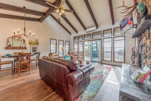 Hold Your Horses Hold Your Horses