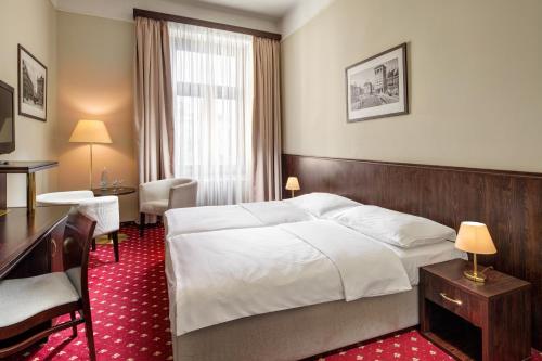 1 queen bed