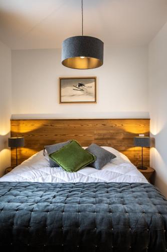 1 queen bed, 1 sofa bed