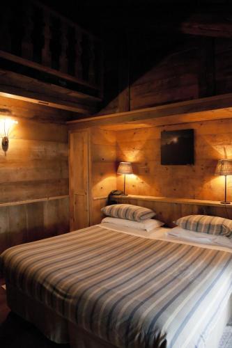 1 queen bed, 1 twin bed