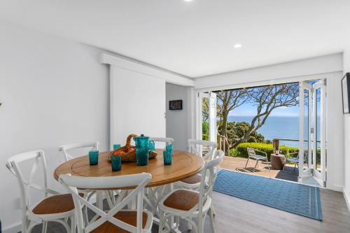 Exterior view, Bayview Bungalow - Nelson Holiday Home in Moana