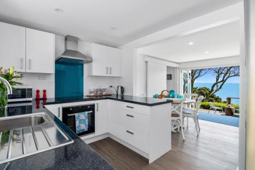 Exterior view, Bayview Bungalow - Nelson Holiday Home in Moana