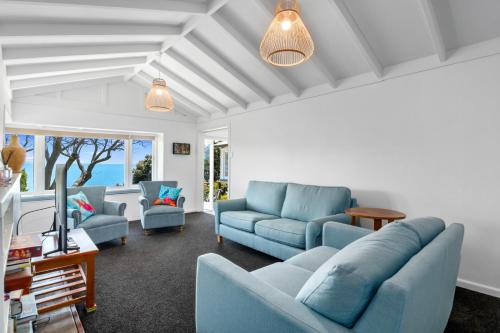 Exterior view, Bayview Bungalow - Nelson Holiday Home in Moana