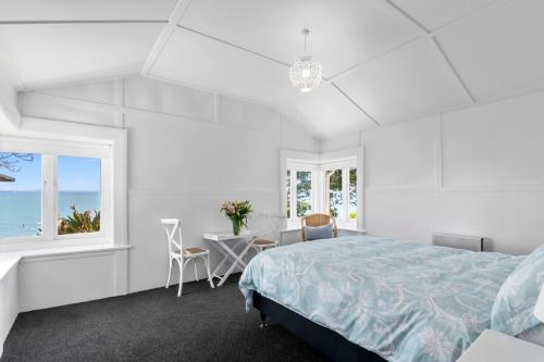 Exterior view, Bayview Bungalow - Nelson Holiday Home in Moana